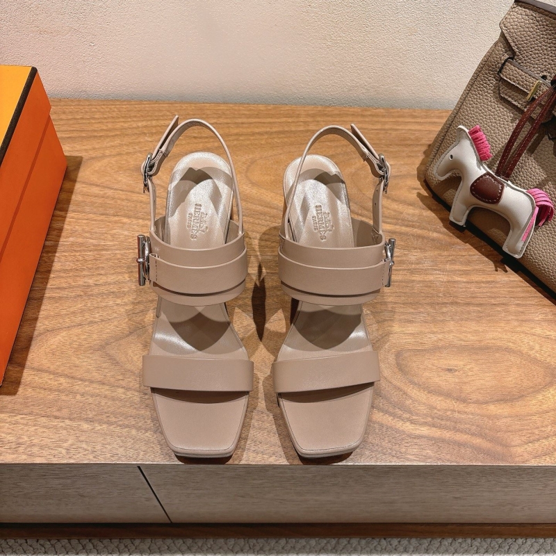 H**me5 sandals